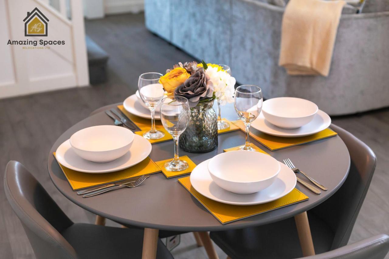 Large Unique 2 Bedroom Duplex Apartment With Private Parking & Free Wifi - Vat Qualifying By Amazing Spaces Relocations Ltd Warrington  Bagian luar foto