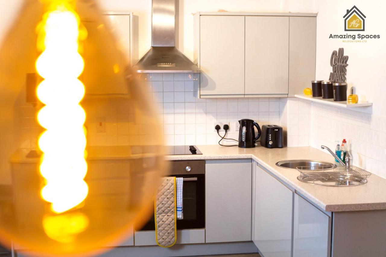 Large Unique 2 Bedroom Duplex Apartment With Private Parking & Free Wifi - Vat Qualifying By Amazing Spaces Relocations Ltd Warrington  Bagian luar foto